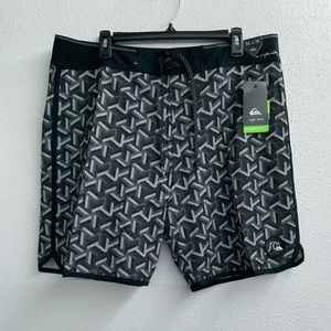 QUICKSILVER swim shorts, zen scallop, 36